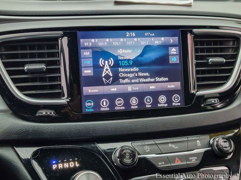 Used 2018 Chrysler Pacifica Touring Plus image 25