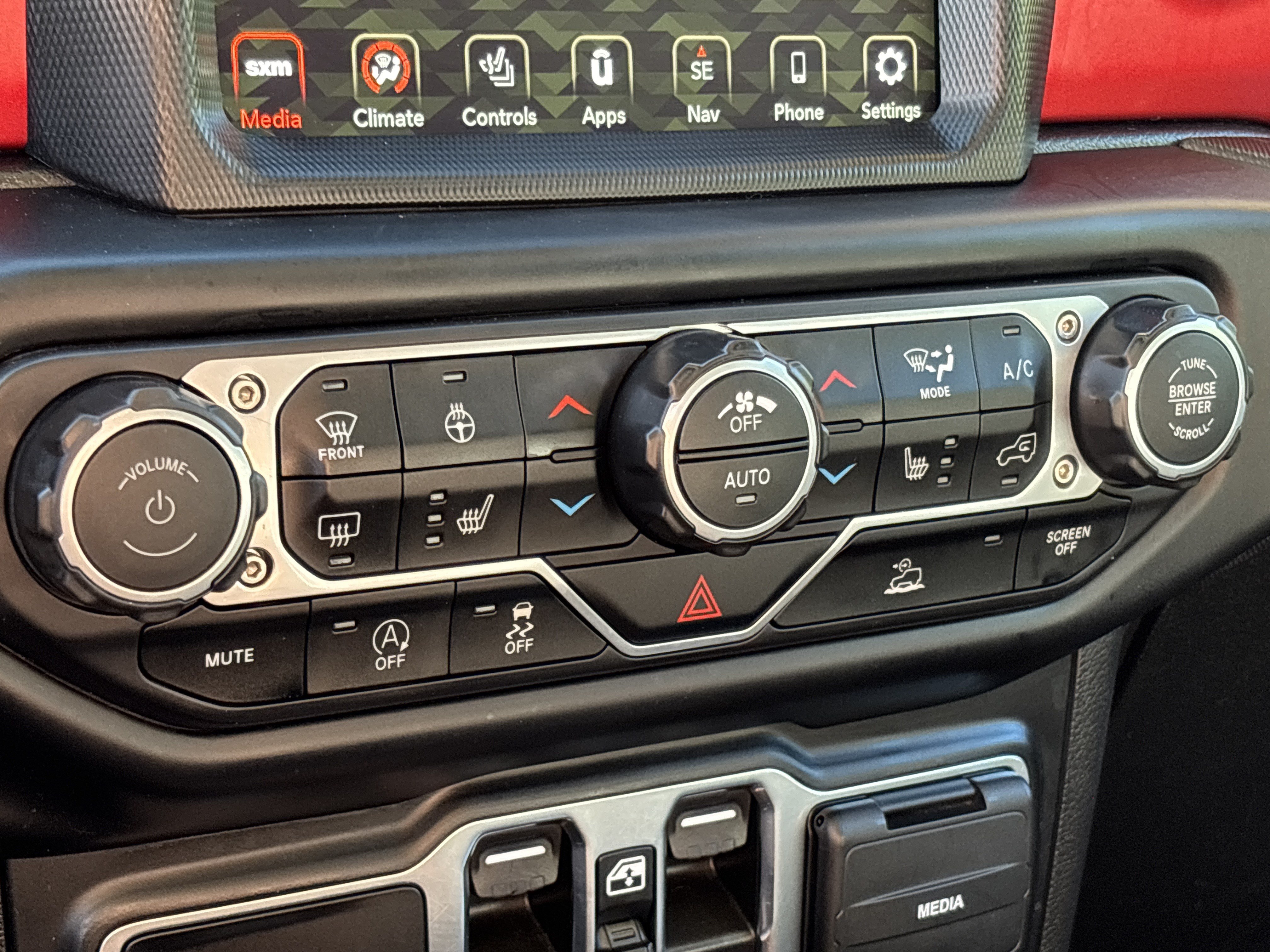 Used 2023 Jeep Gladiator Rubicon w/ Cold Weather Group AWD/4WD image 13