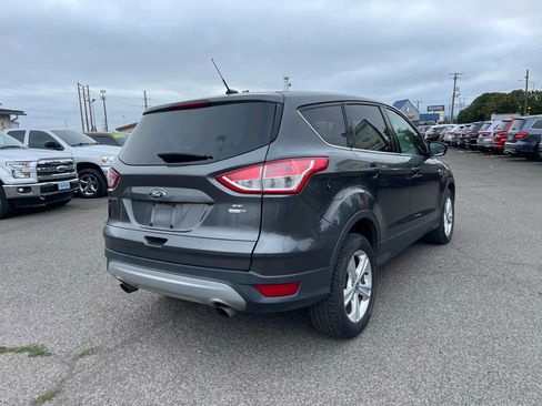 Used 2015 Ford Escape SE image 3