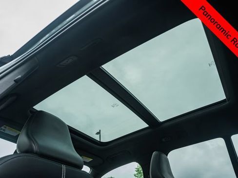 Used 2021 Volvo XC40 T5 R-Design AWD/4WD image 11