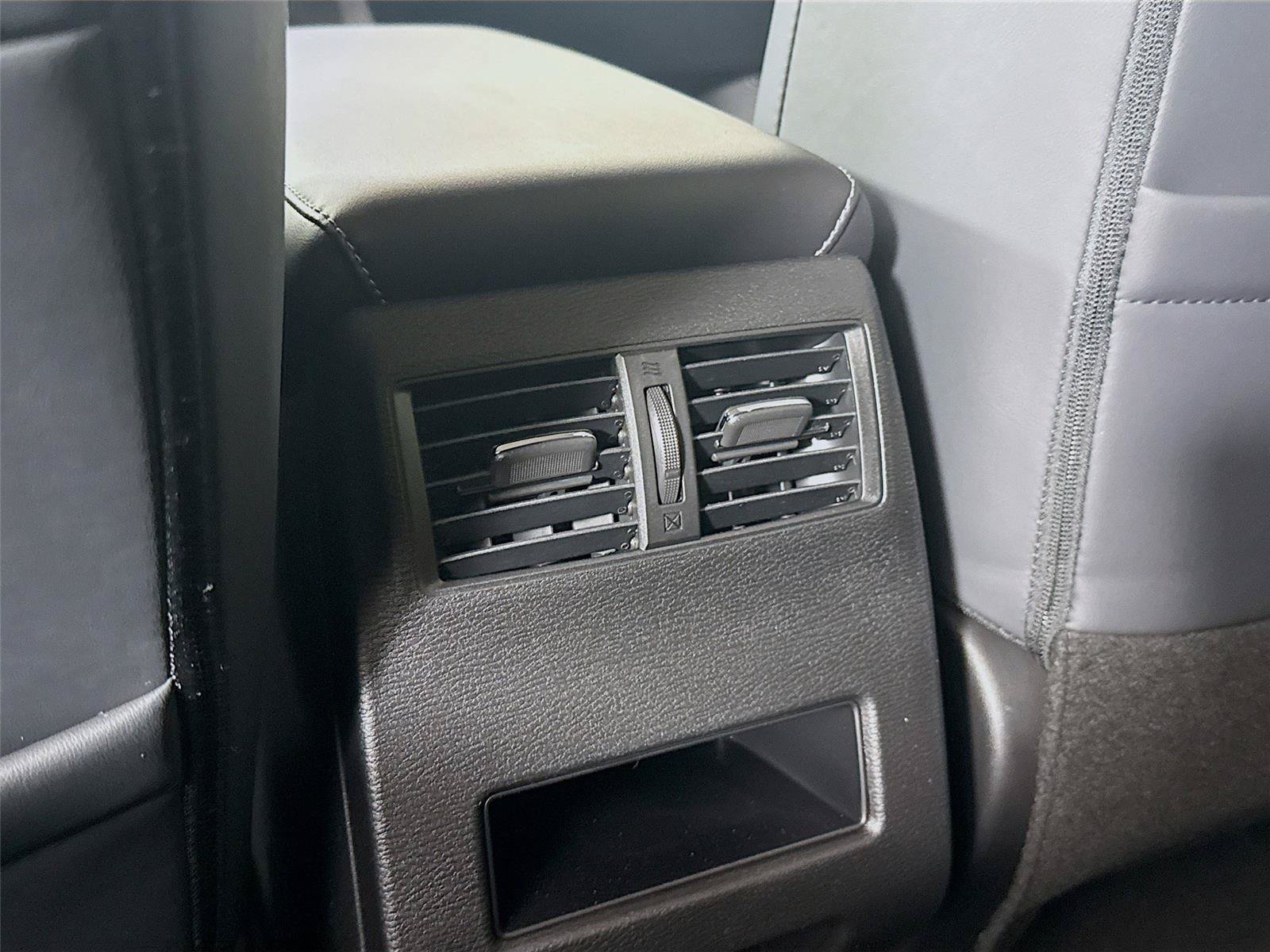 New 2026 Mitsubishi Outlander SE FWD image 18