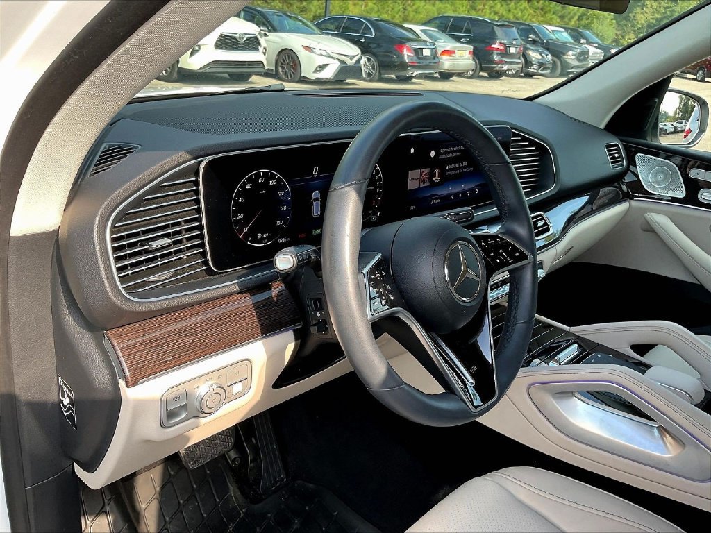 Used 2024 Mercedes-Benz GLE 450e 4MATIC image 4
