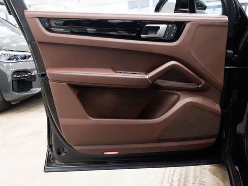 Used 2023 Porsche Cayenne image 16
