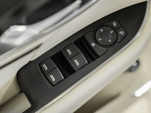 Used 2022 Buick Envision Essence w/ Technology Package I FWD image 38
