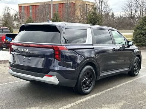 Used 2025 Kia Carnival image 36