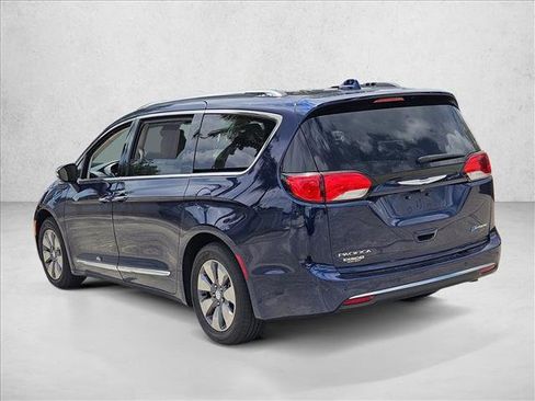 Used 2018 Chrysler Pacifica Limited w/ Advanced Safetytec Group FWD image 5
