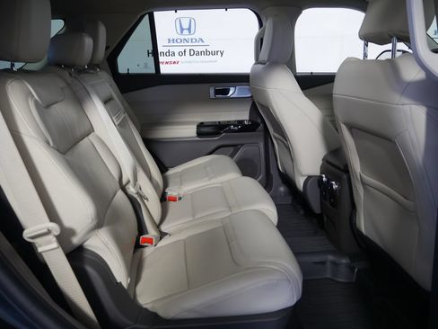 Used 2022 Ford Explorer Platinum w/ Equipment Group 601A AWD/4WD image 8
