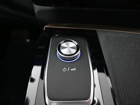 Used 2025 Buick Enclave Avenir image 34