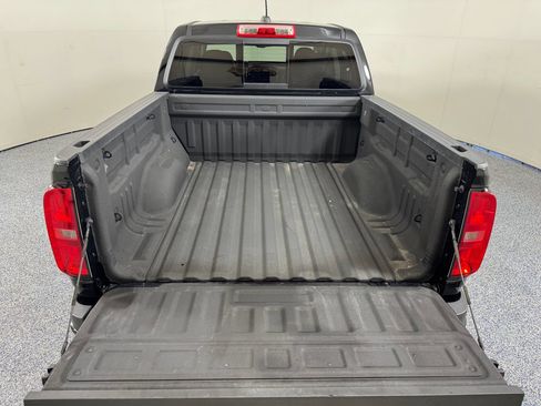 Used 2022 Chevrolet Colorado Z71 w/ Z71 Midnight Edition AWD/4WD image 37
