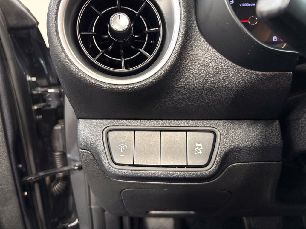 Used 2022 Kia Forte LXS FWD image 21