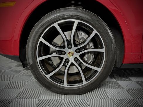 Used 2023 Porsche Cayenne Coupe image 14