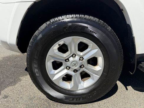 Used 2018 Toyota 4Runner SR5 Premium AWD/4WD image 37