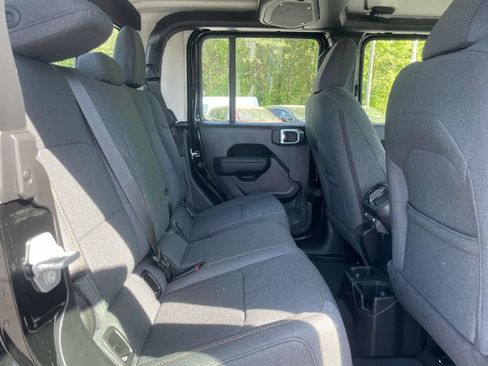 New 2026 Jeep Gladiator Sport AWD/4WD image 17
