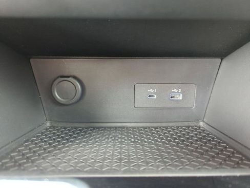 Certified 2025 Nissan Pathfinder SV image 37