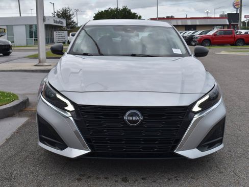 Used 2024 Nissan Altima 2.5 SV FWD image 15