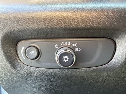 Used 2023 Chevrolet Traverse LT AWD/4WD image 32