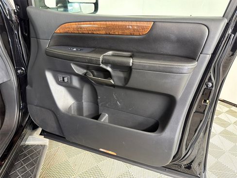 Used 2014 Nissan Armada Platinum image 16