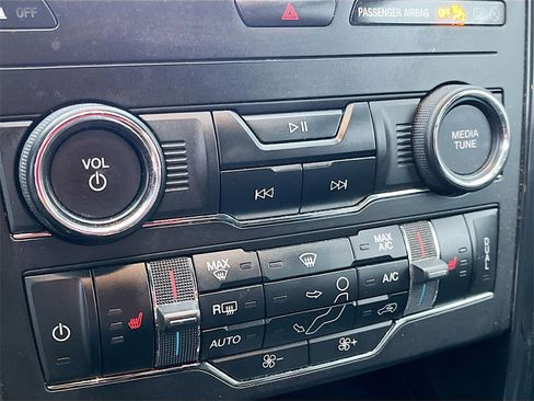 Used 2019 Ford Explorer XLT w/ Equipment Group 202A image 16