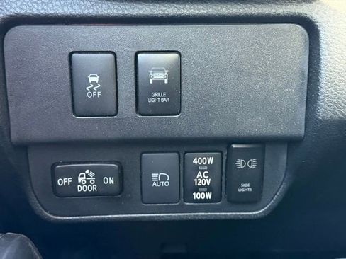 Used 2020 Toyota Tacoma TRD Off-Road w/ Technology Package image 17