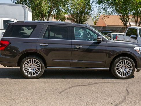 Used 2024 Ford Expedition Limited AWD/4WD image 4