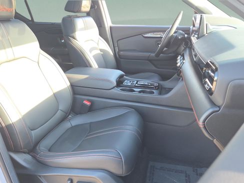 Used 2025 Honda Pilot TrailSport image 19