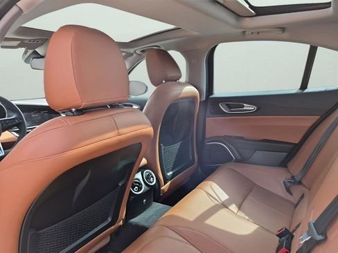 Used 2021 Alfa Romeo Giulia Sprint w/ Nero Edizione image 18