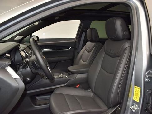Used 2025 Cadillac XT5 Premium Luxury FWD image 9