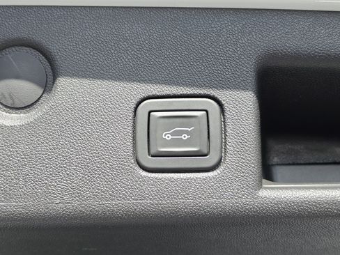 Used 2024 Chevrolet Equinox LT FWD image 16