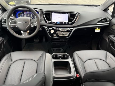 New 2026 Chrysler Voyager LX image 10