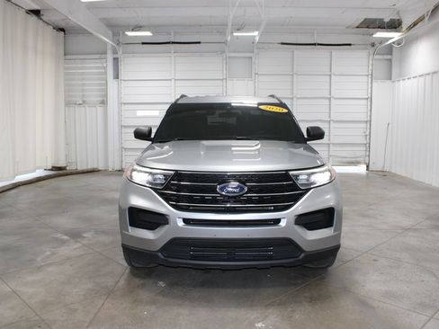 Used 2020 Ford Explorer XLT w/ Comfort Package RWD image 3