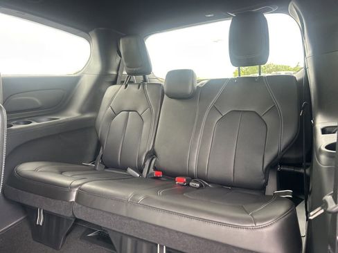 New 2026 Chrysler Pacifica Select AWD/4WD image 6