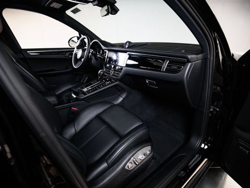 Certified 2026 Porsche Macan AWD/4WD image 28