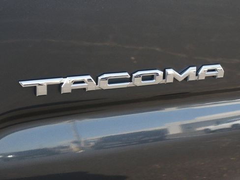Used 2021 Toyota Tacoma TRD Sport AWD/4WD image 16