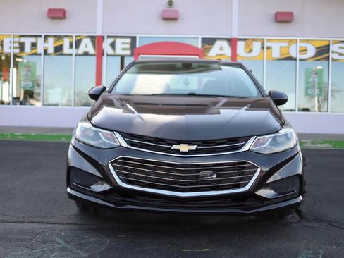 Used 2017 Chevrolet Cruze LT FWD image 2