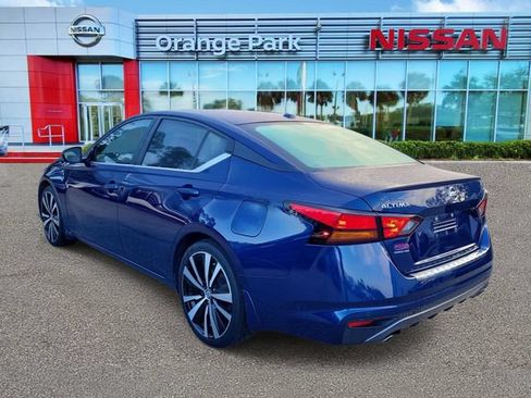 Used 2021 Nissan Altima 2.5 SR w/ SR Premium Package FWD image 3