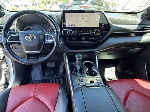 Used 2023 Toyota Highlander XSE AWD/4WD image 18