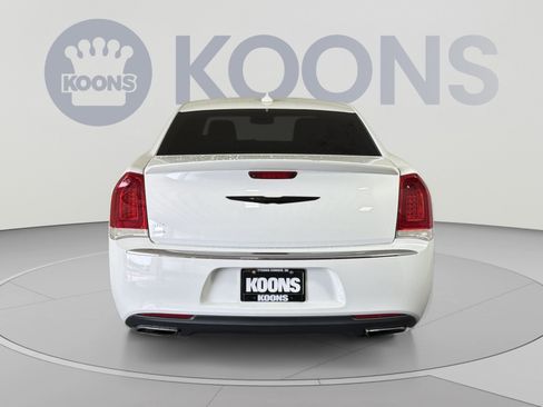 Used 2015 Chrysler 300 Limited w/ Driver Convenience Group AWD/4WD image 5