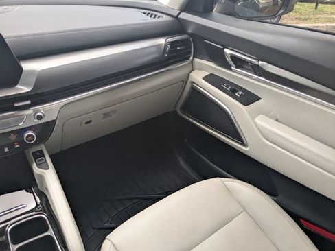 Certified 2024 Kia Telluride S w/ S Sunroof Package FWD image 16