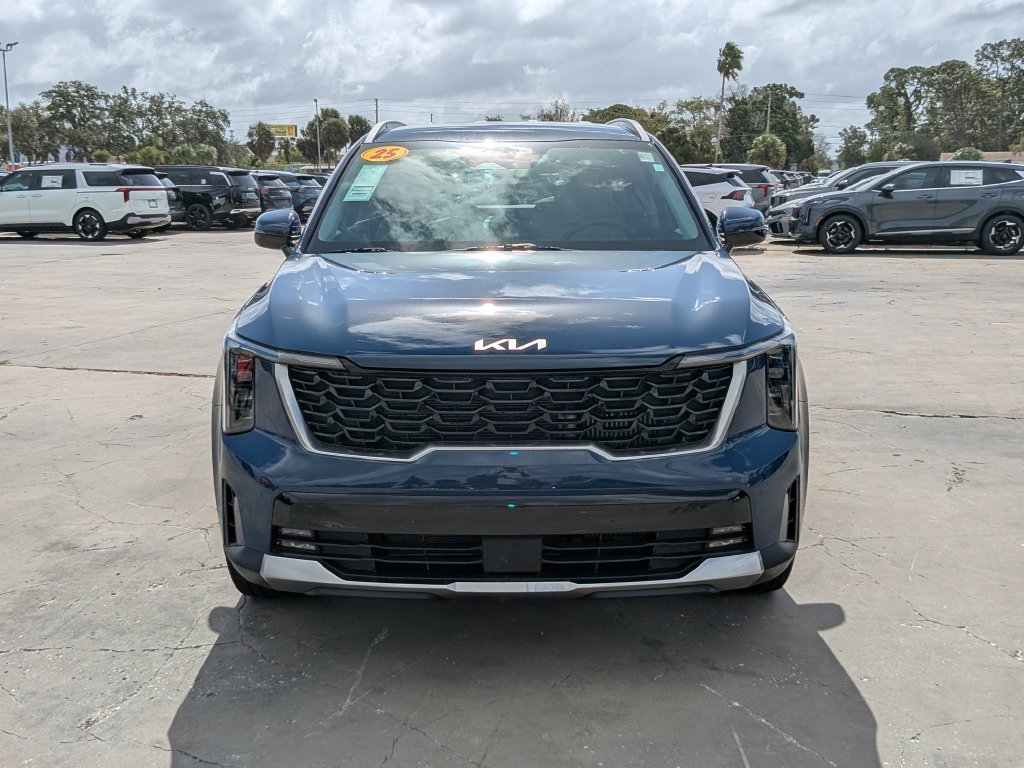 Certified 2025 Kia Sorento EX FWD image 4