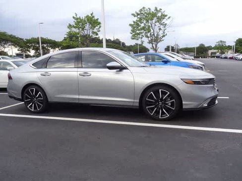 Used 2025 Honda Accord Touring image 5
