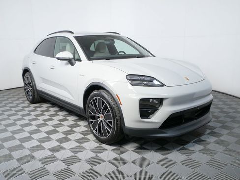 New 2026 Porsche Macan 4 Electric image 22