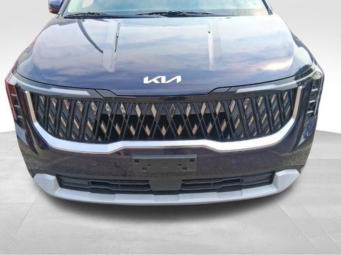 Certified 2026 Kia Carnival FWD image 12