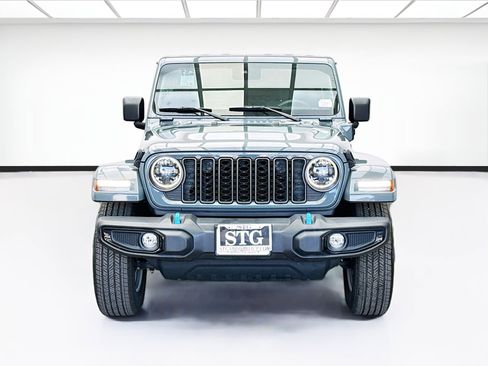 Used 2024 Jeep Wrangler Unlimited w/ Convenience Group AWD/4WD image 2