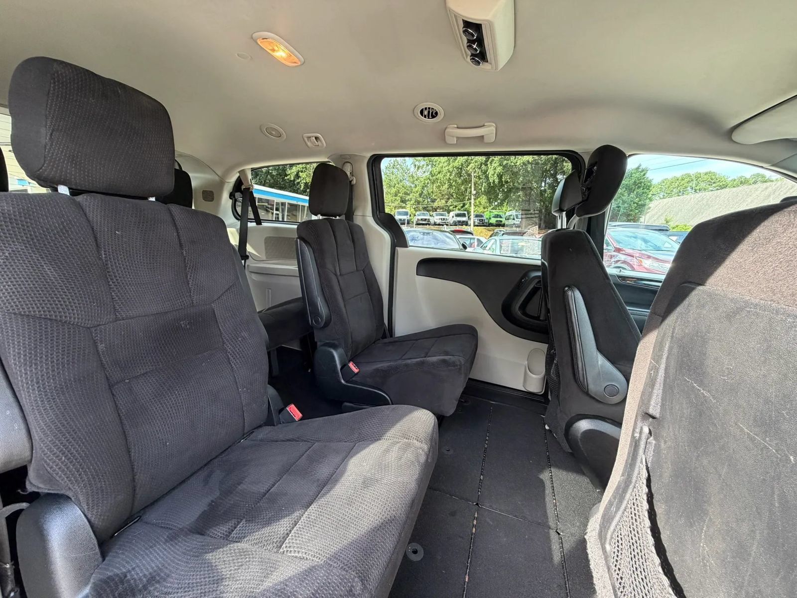 Used 2013 Dodge Grand Caravan SXT w/ UConnect Hands-Free Group FWD image 19