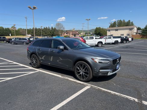 Used 2019 Volvo V90 T6 Cross Country w/ Advanced Package AWD/4WD image 8