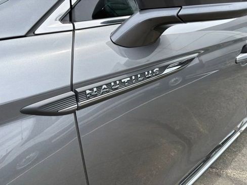 Used 2023 Lincoln Nautilus Reserve w/ Luxury Package AWD/4WD image 13