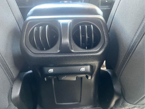 Used 2023 Jeep Gladiator Sport AWD/4WD image 31
