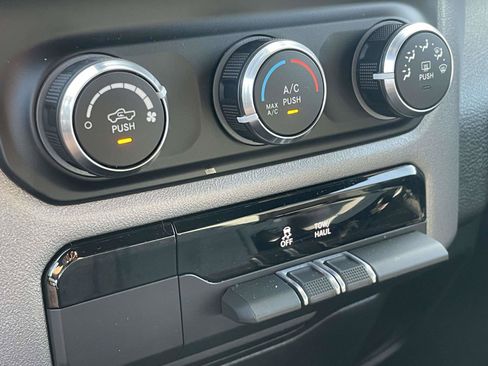 Used 2023 RAM 1500 Big Horn AWD/4WD image 29