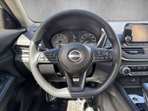 Used 2024 Nissan Altima 2.5 S FWD image 12