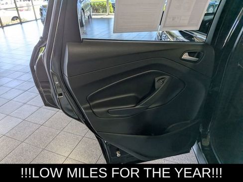 Used 2017 Ford Escape SE FWD image 19